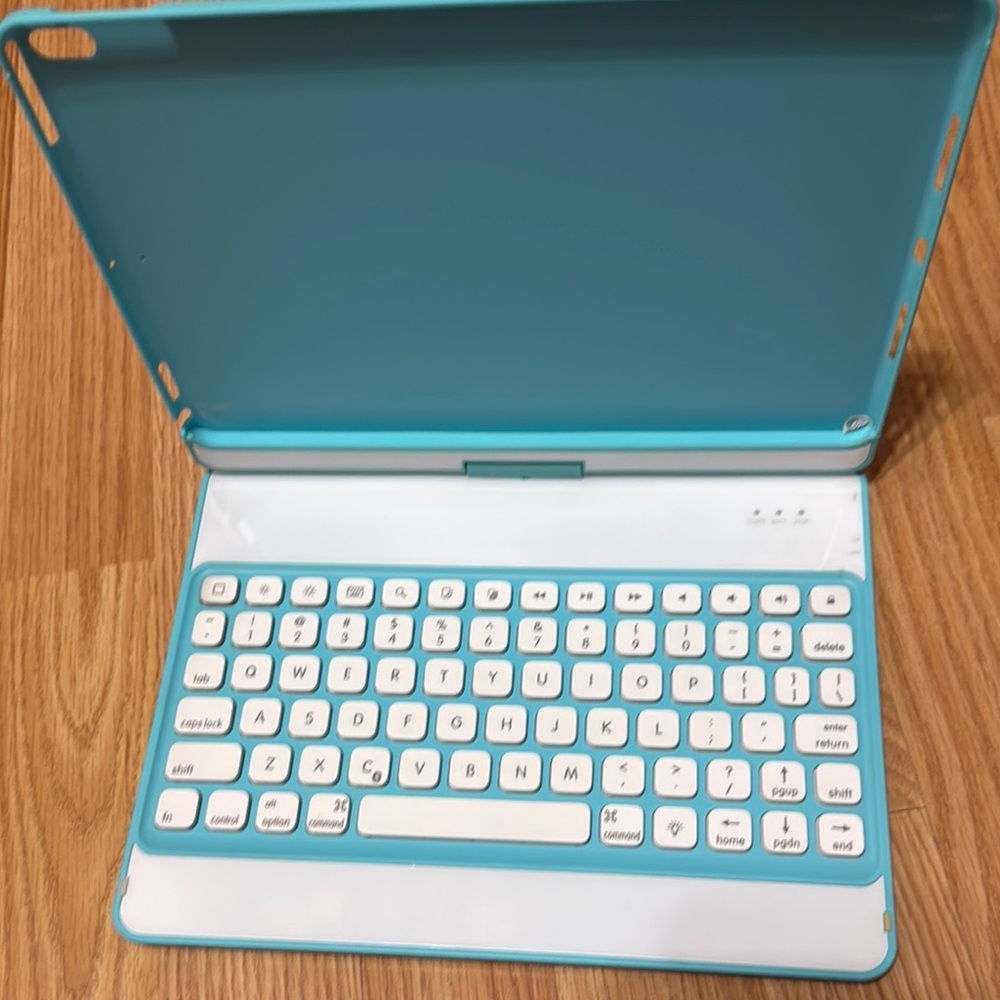 Blue Tablet Swivel Keyboard Case iPad 10.5”